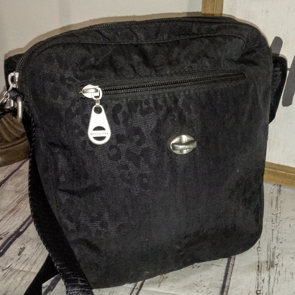 🖤 Baggallini Beijing Black Nylon Crossbody Messenger Travel Bag Cheetah Print - Picture 6 of 8